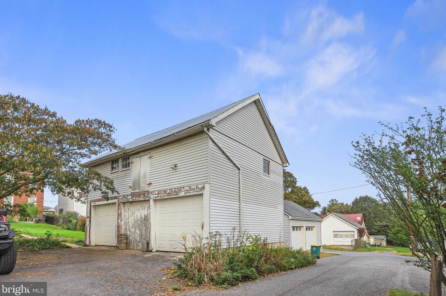 545 Center St, Chambersburg PA  17201-1109 exterior