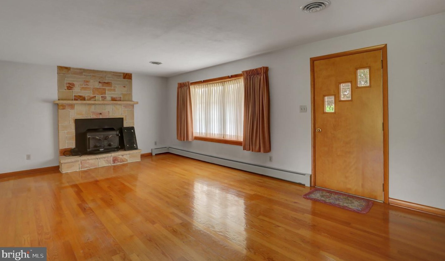 159 School House Rd, Saint Thomas, PA 17252