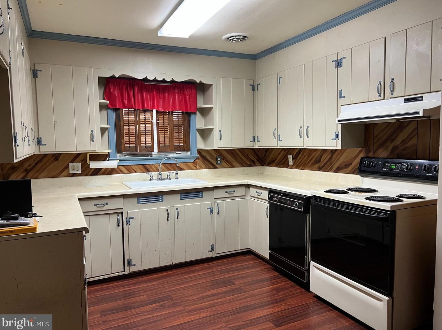 1120 S 4th St, Chambersburg, PA 17201