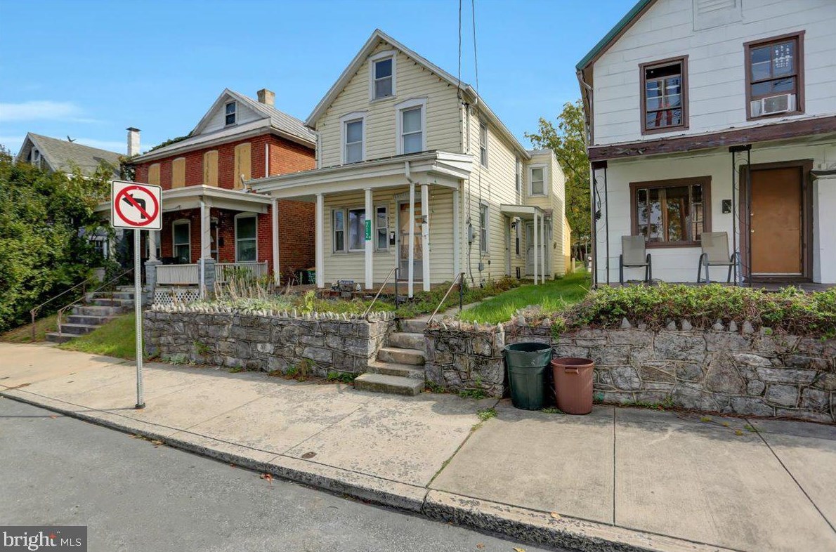 712 S 2nd St, Chambersburg, PA 17201