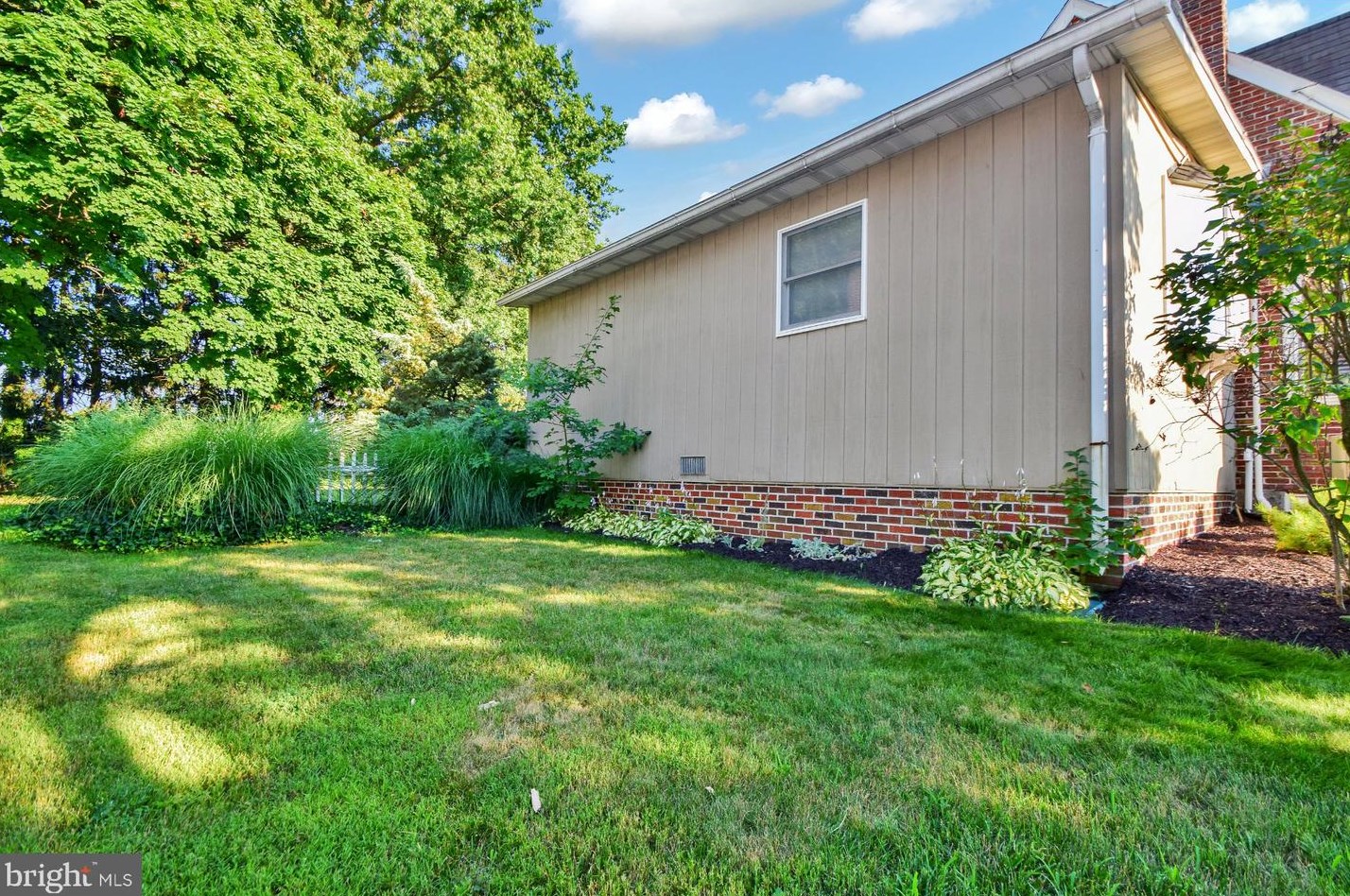 344 Coldbrook Ave, Chambersburg PA  17201-2718 exterior