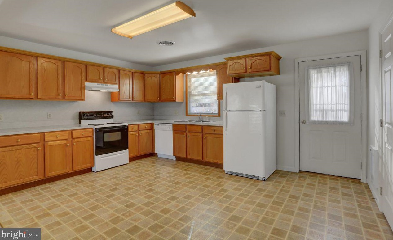 6084 Lincoln Way, Chambersburg PA  17202-8667 exterior