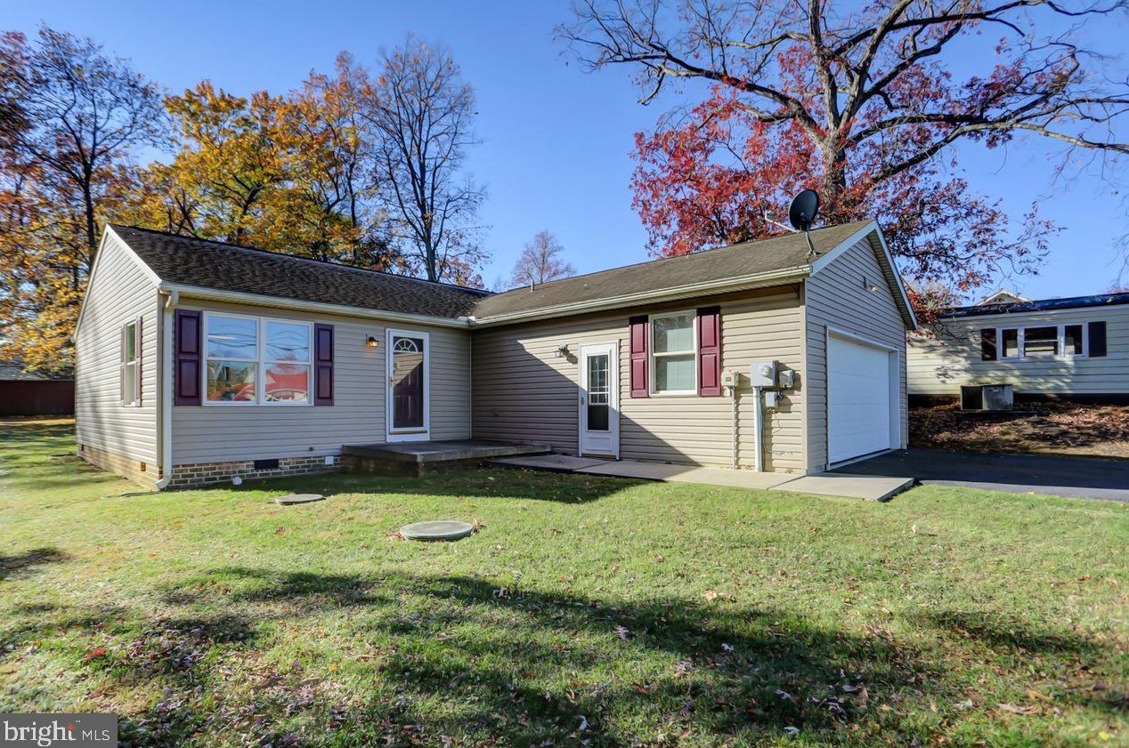 6084 Lincoln Way, Chambersburg PA  17202-8667 exterior