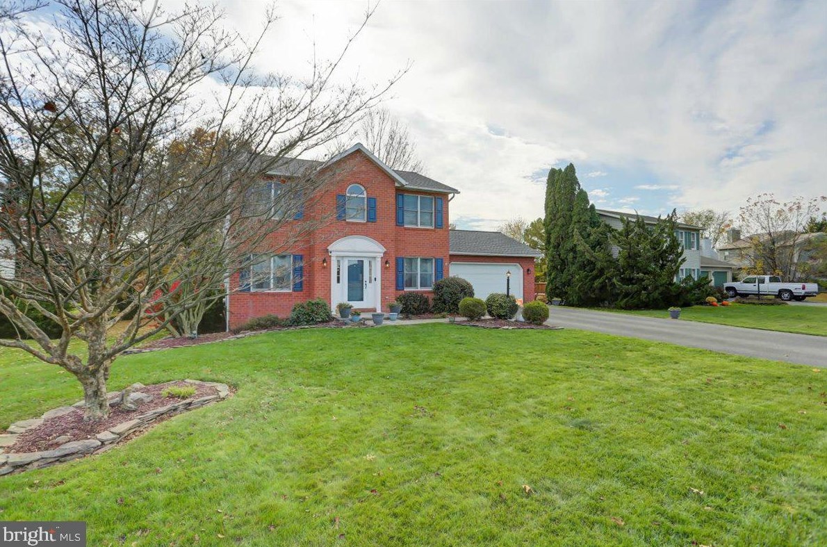 685 Greenfield Dr, Chambersburg, PA 17202-7408