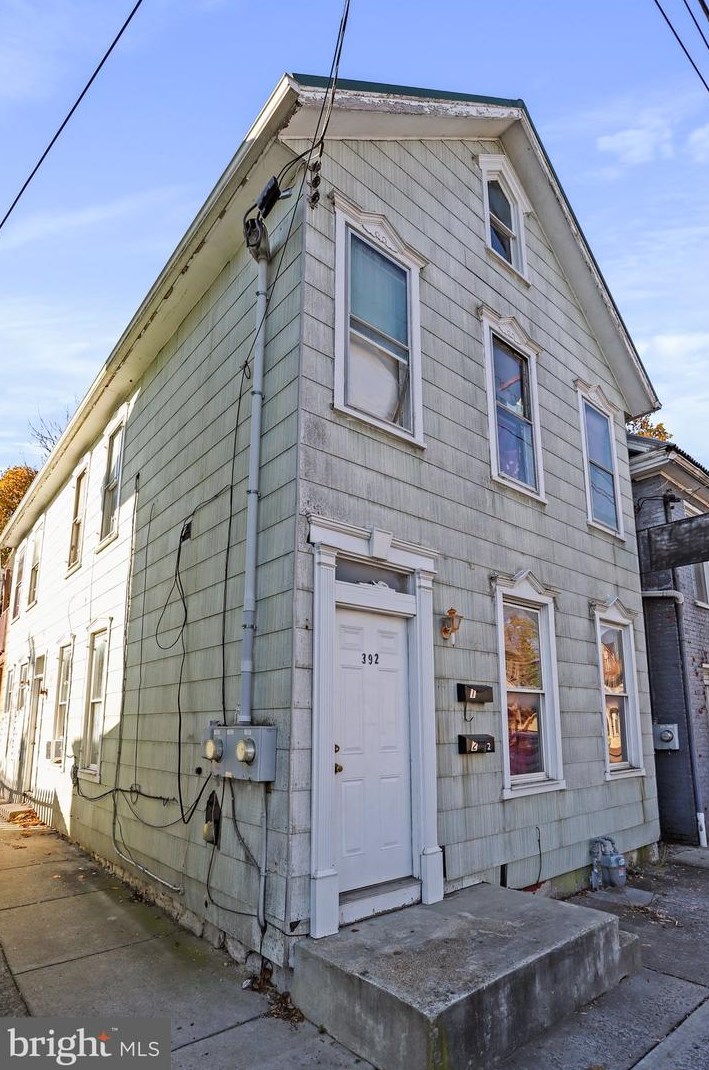 392 Queen St, Chambersburg, PA 17201-2337
