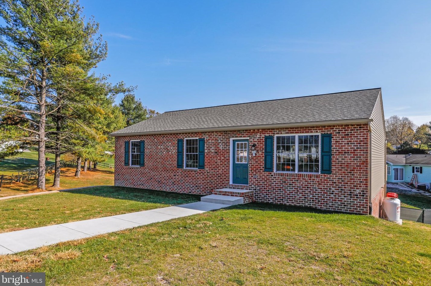 3020 Liverpool Ct, Chambersburg, PA 17201-8751