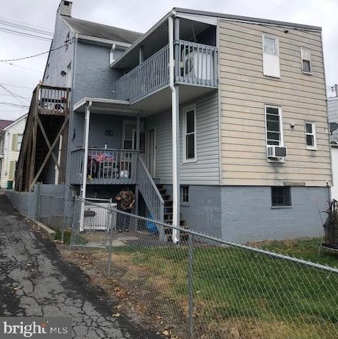 158 3rd St, Chambersburg, PA 17201-2554