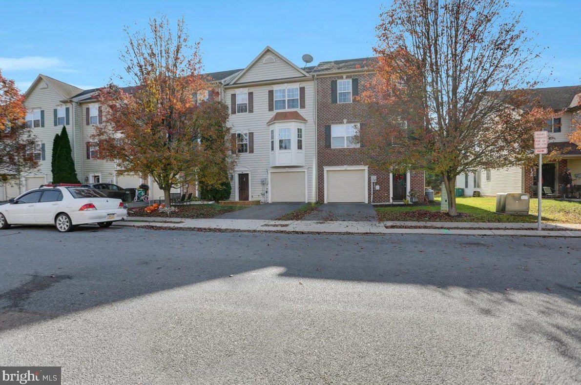 241 Whitley Dr, Chambersburg, PA 17201-8790