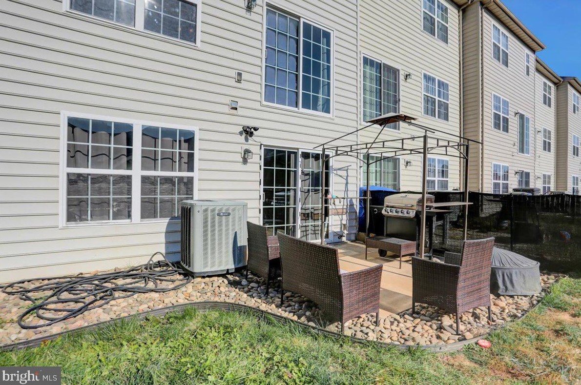 241 Whitley Dr, Chambersburg PA  17201-8790 exterior