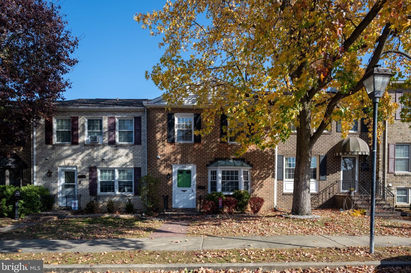 845 Woodlawn Dr, Chambersburg, PA 17201-3838