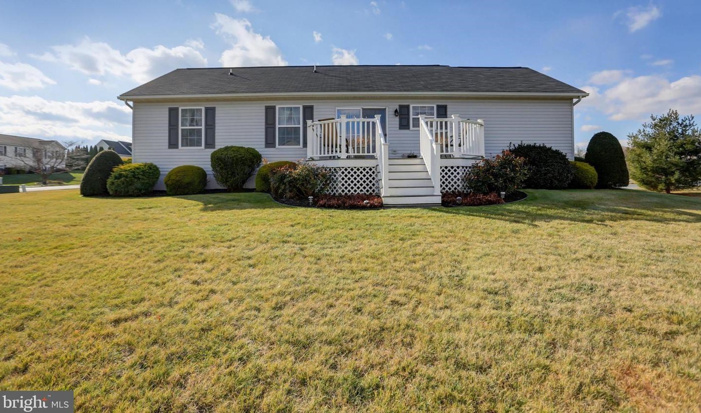 12125 Red Hawk Dr, Roadside, PA 17268-8303