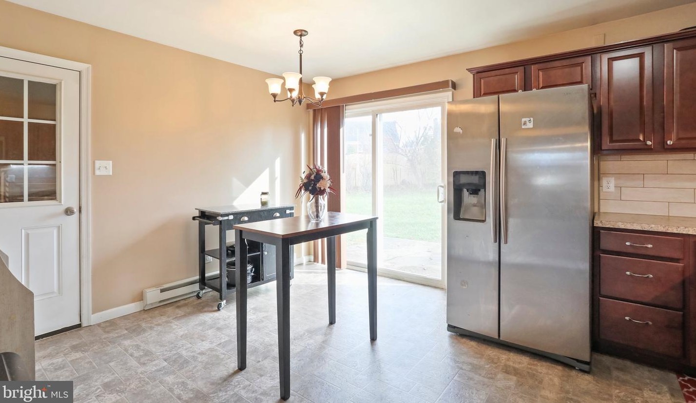 84 Roosevelt Arms Ct, Chambersburg PA  17201-8231 exterior