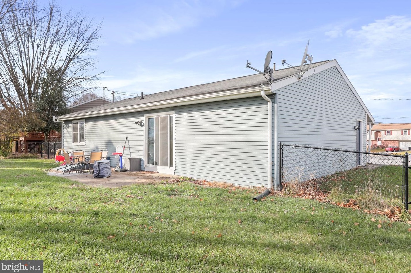 84 Roosevelt Arms Ct, Chambersburg PA  17201-8231 exterior