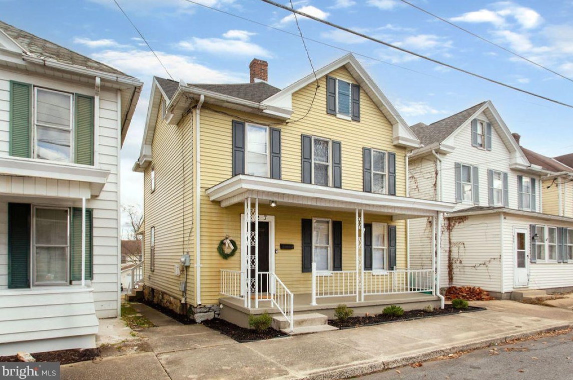 327 Fairview Ave, Roadside, PA 17268-1932