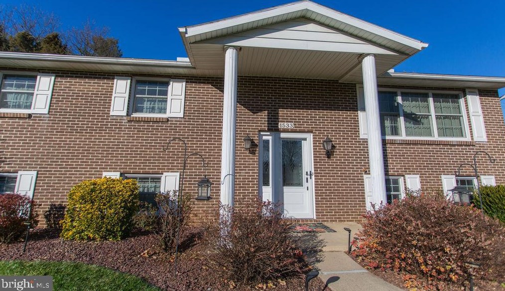 1533 Linden Rd, Chambersburg PA  17202-8810 exterior
