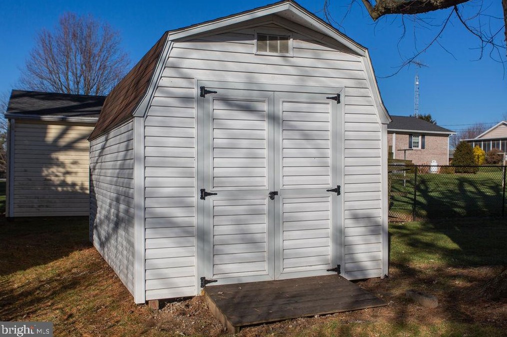 1533 Linden Rd, Chambersburg PA  17202-8810 exterior