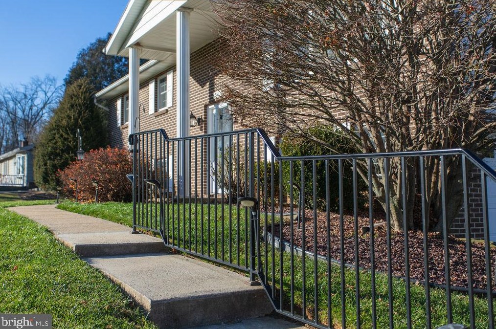1533 Linden Rd, Chambersburg, PA 17202-8810