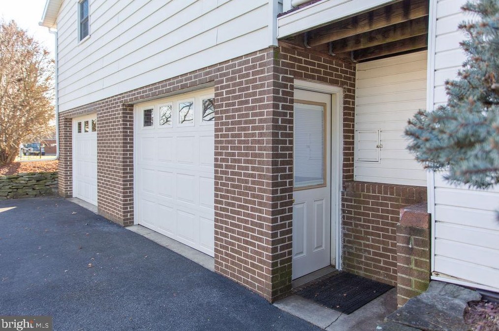 1533 Linden Rd, Chambersburg PA  17202-8810 exterior
