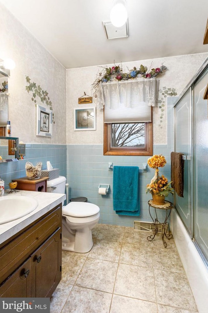 5748 Cumberland Hwy, Chambersburg PA  17202-7306 exterior