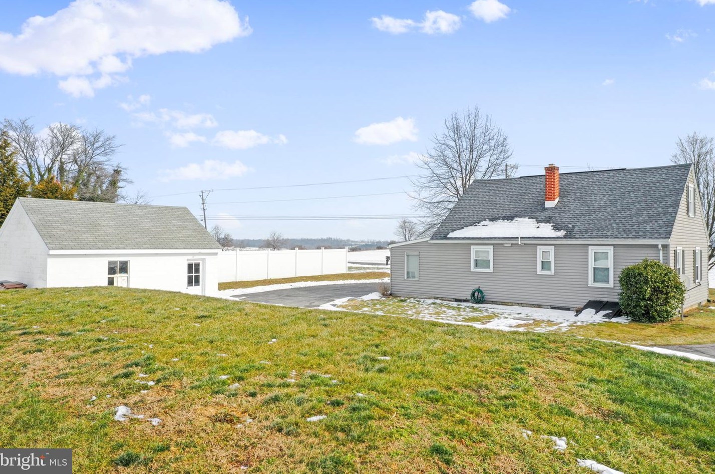 331 Shatzer Orchard Rd, Chambersburg, PA 17202-9440