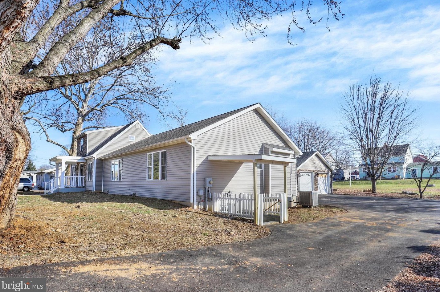 80 Brumbaugh Ave, Chambersburg PA  17201-2804 exterior