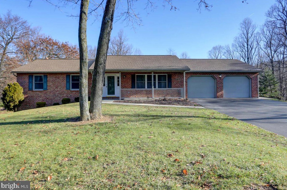 12573 Mentzer Gap Rd, Roadside, PA 17268