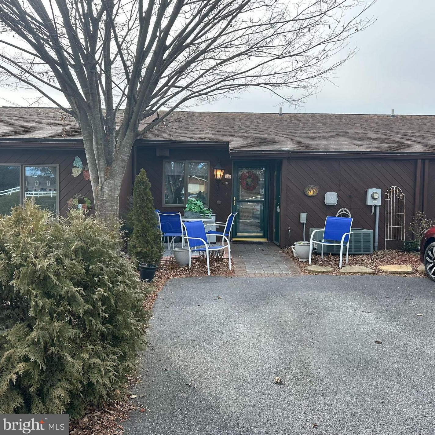 328 Stonegate Cir N, Chambersburg, PA 17201