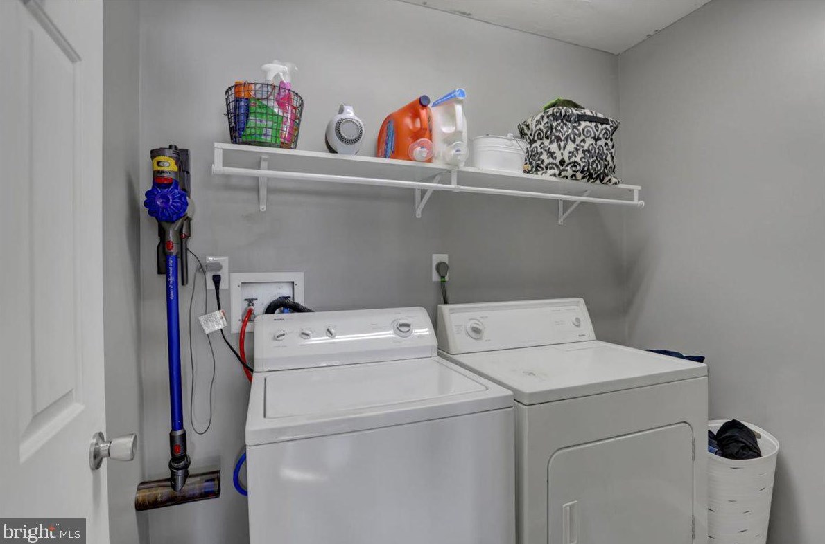 2608 Banbury Ln, Chambersburg PA  17202-8136 exterior
