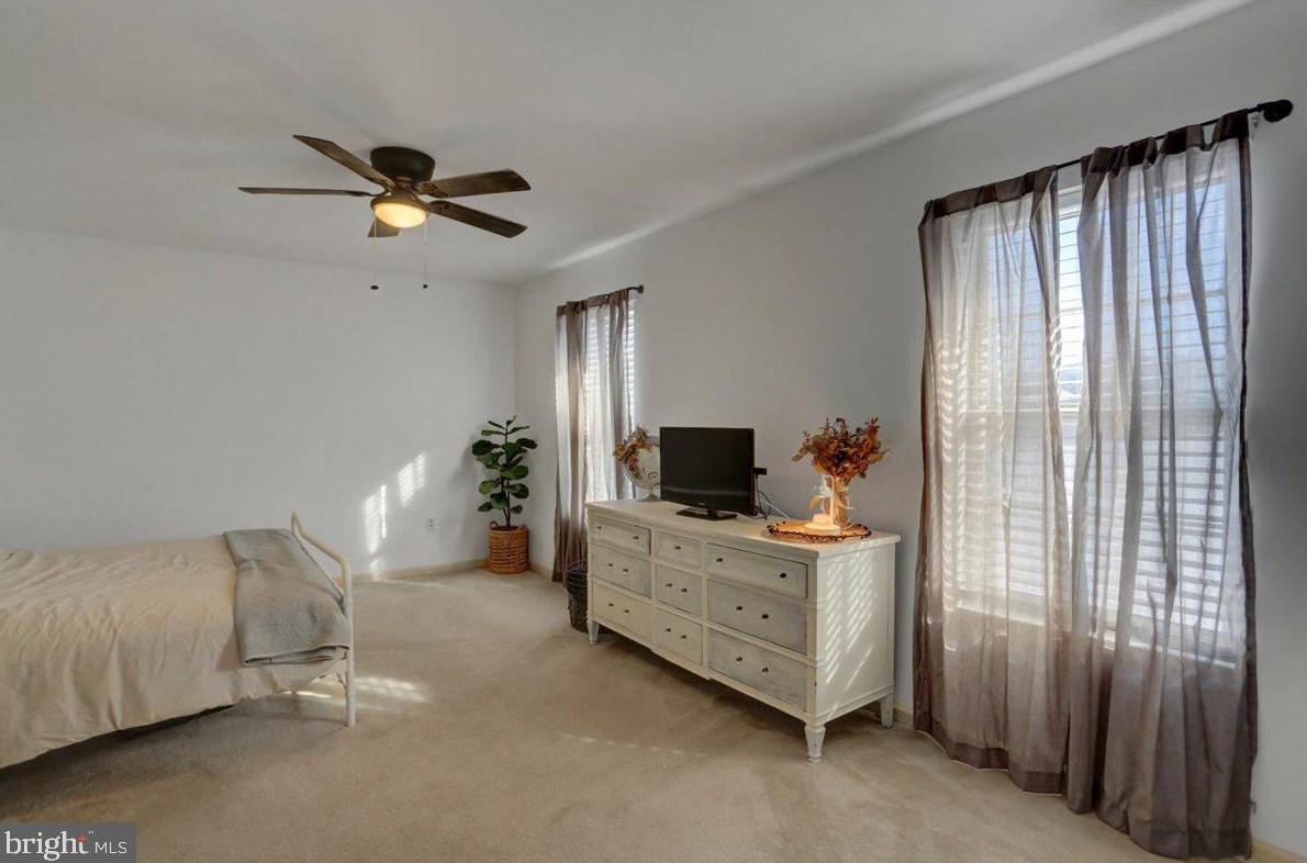2608 Banbury Ln, Chambersburg PA  17202-8136 exterior