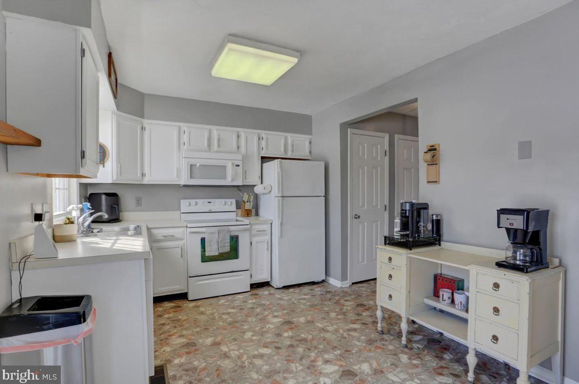 2608 Banbury Ln, Chambersburg PA  17202-8136 exterior