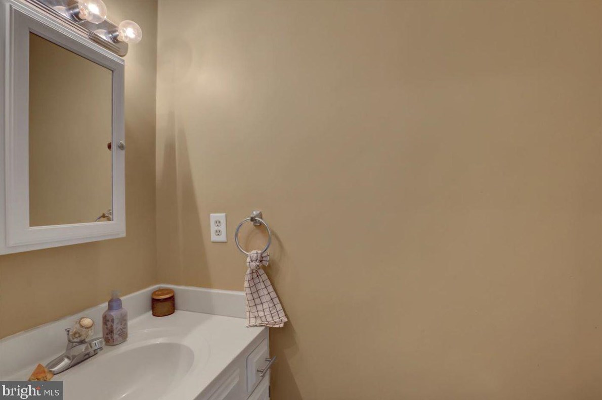2608 Banbury Ln, Chambersburg PA  17202-8136 exterior