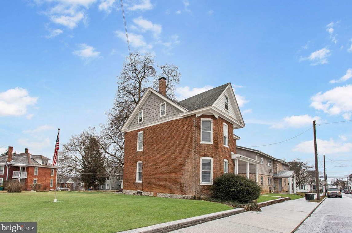 233 Fairview Ave, Roadside PA  17268-1930 exterior