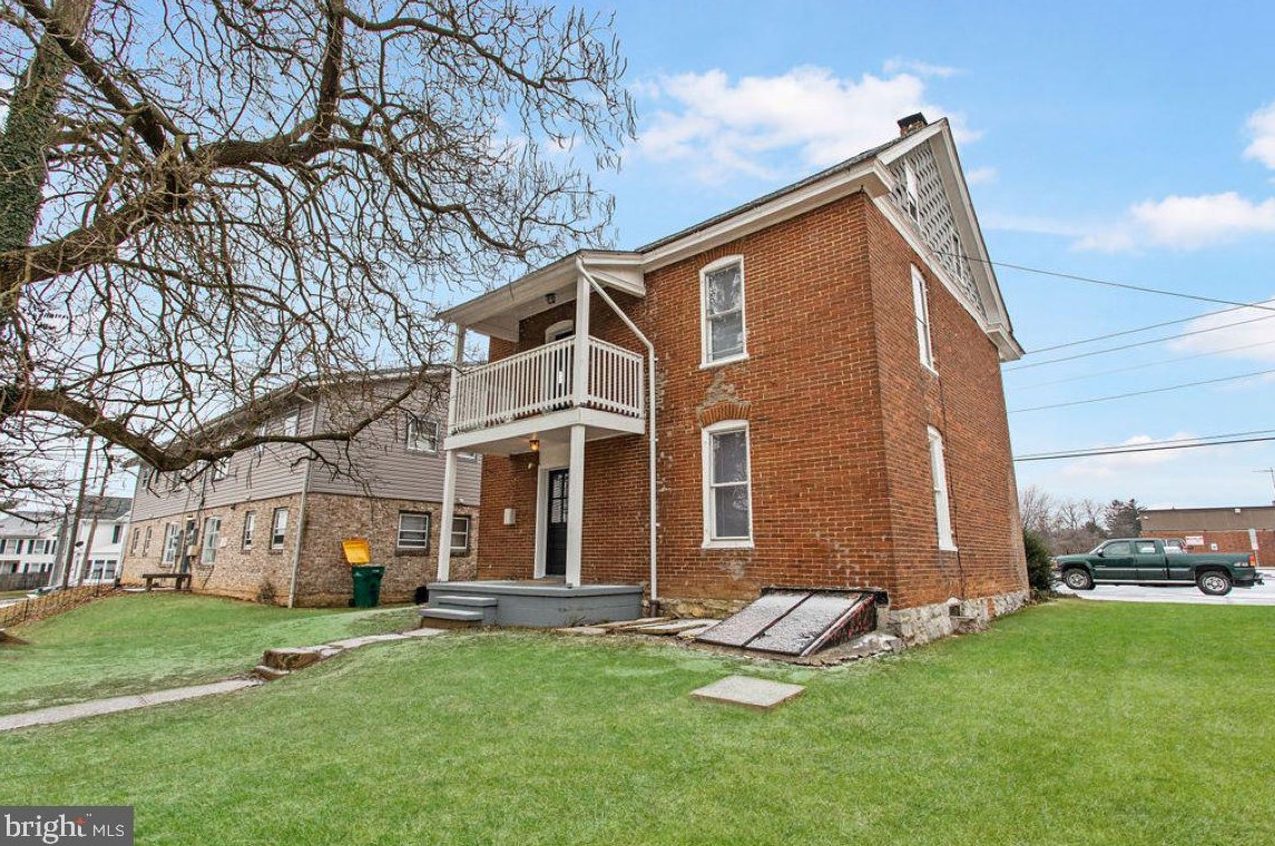 233 Fairview Ave, Roadside PA  17268-1930 exterior
