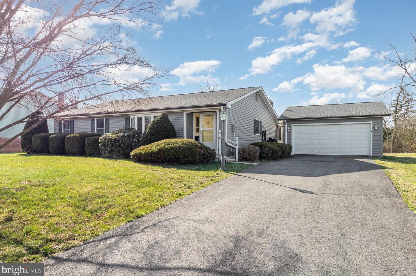 1170 Redwood Dr, Roadside, PA 17268-9069