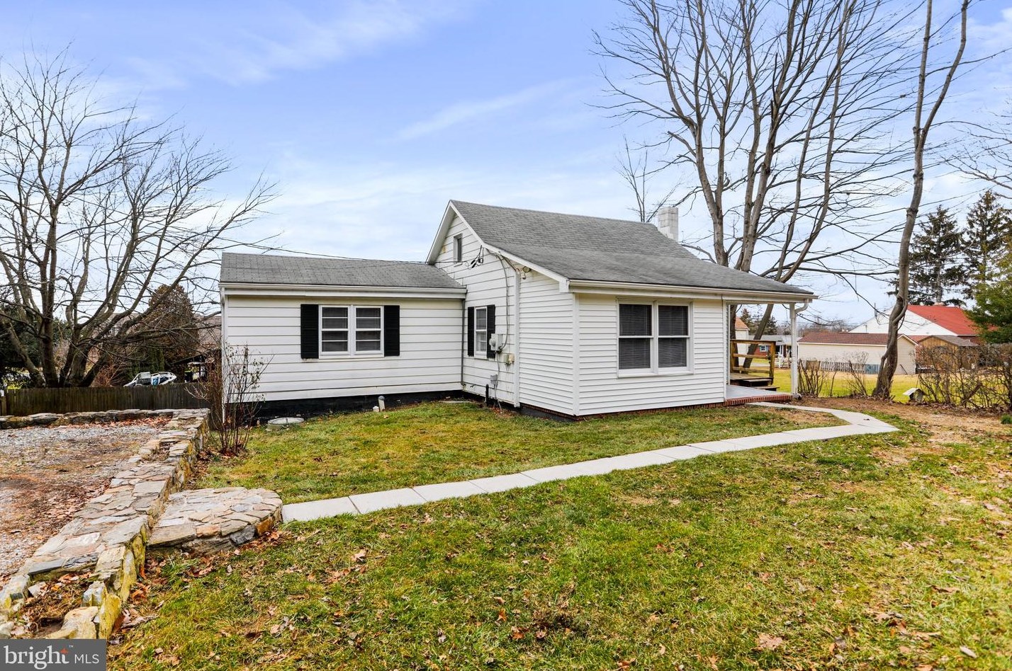 6075 Furnace Rd, Roadside, PA 17268-9788
