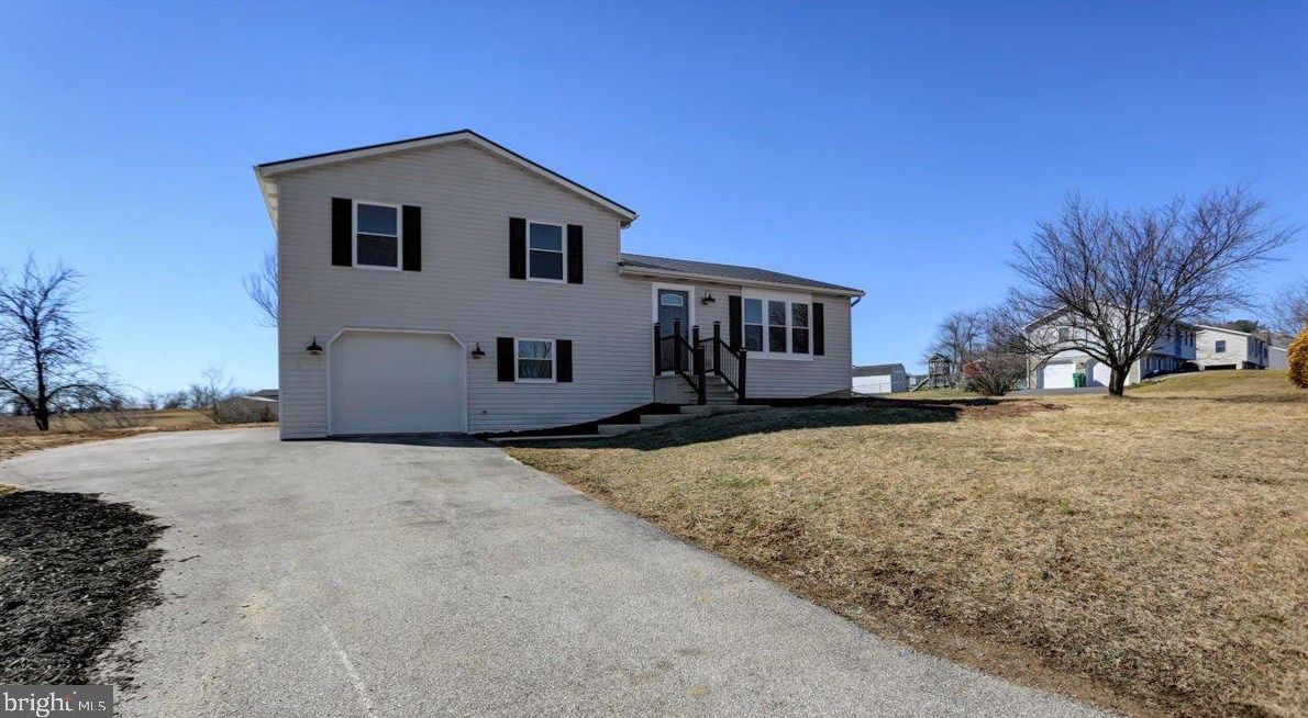1188 Candice Ln, Chambersburg, PA 17201-7844