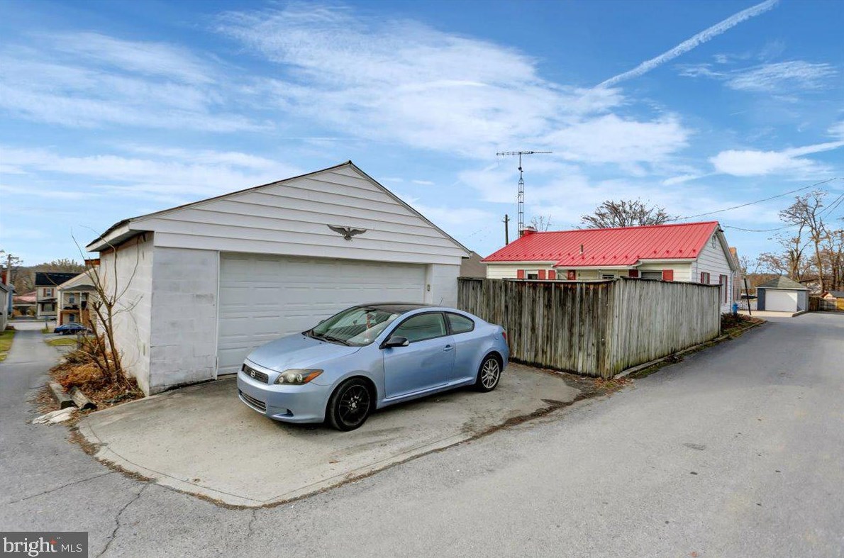 44 Conner Ave, Chambersburg PA  17201-2057 exterior