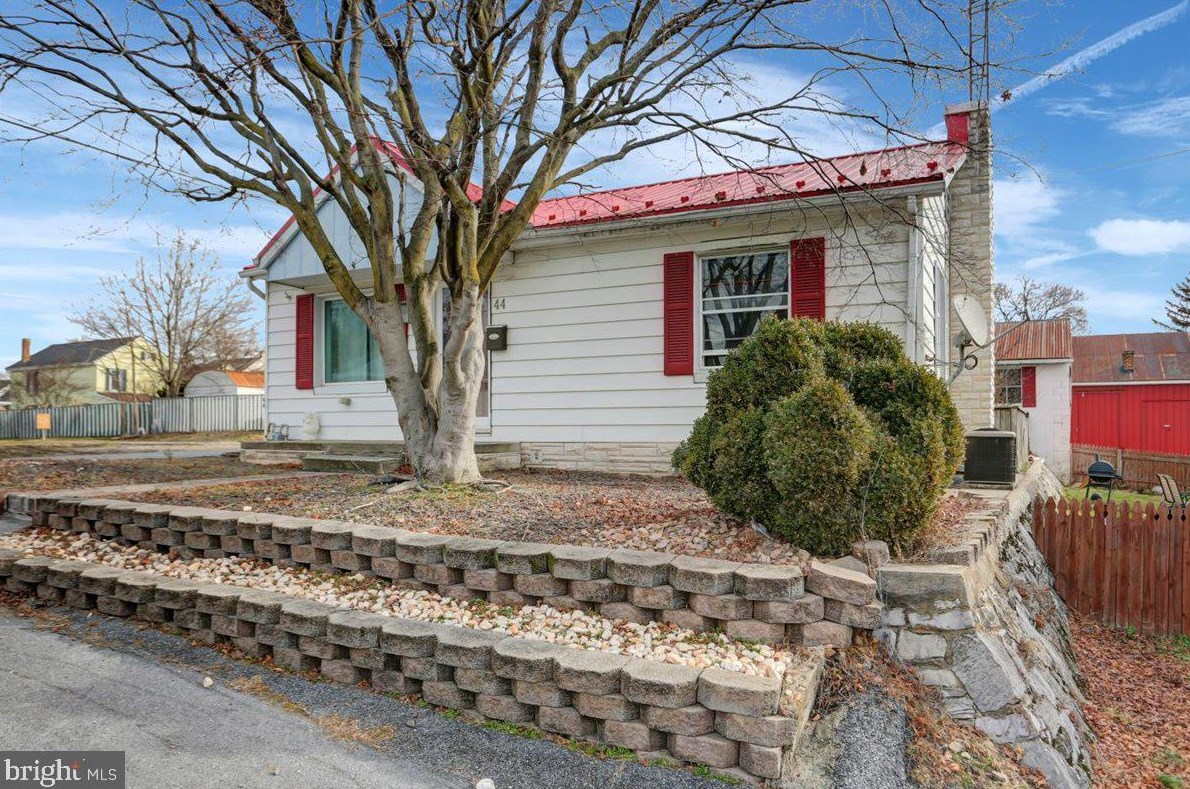 44 Conner Ave, Chambersburg PA  17201-2057 exterior