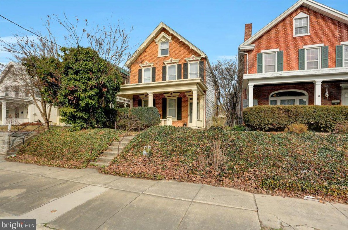 321 Queen St, Chambersburg, PA 17201-2323