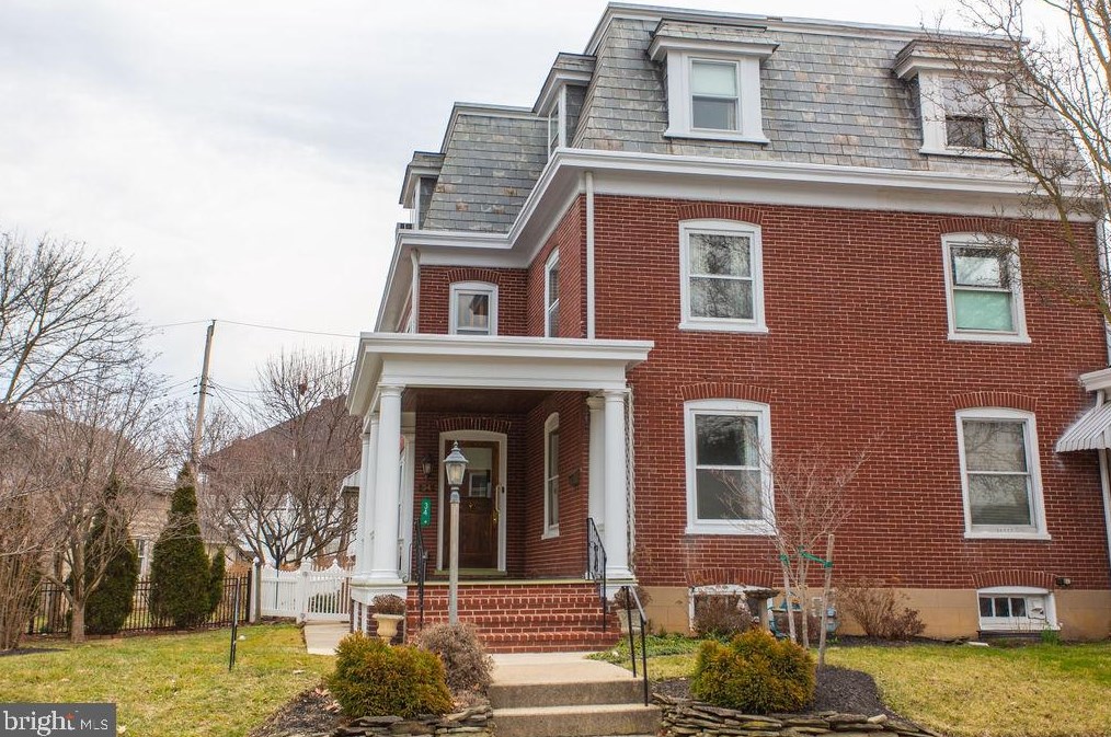 34 Glen St, Chambersburg, PA 17201-1008