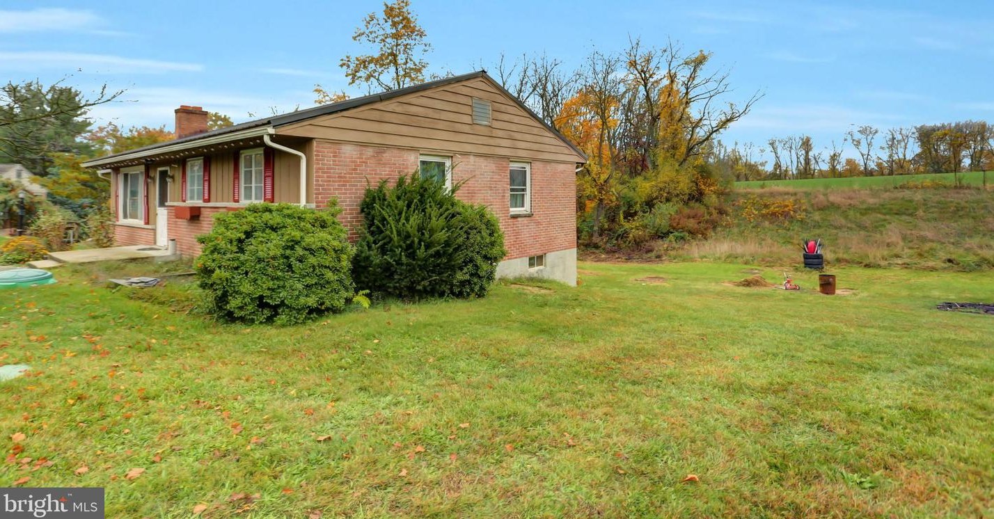 229 Oak Forest Dr, Saint Thomas, PA 17252