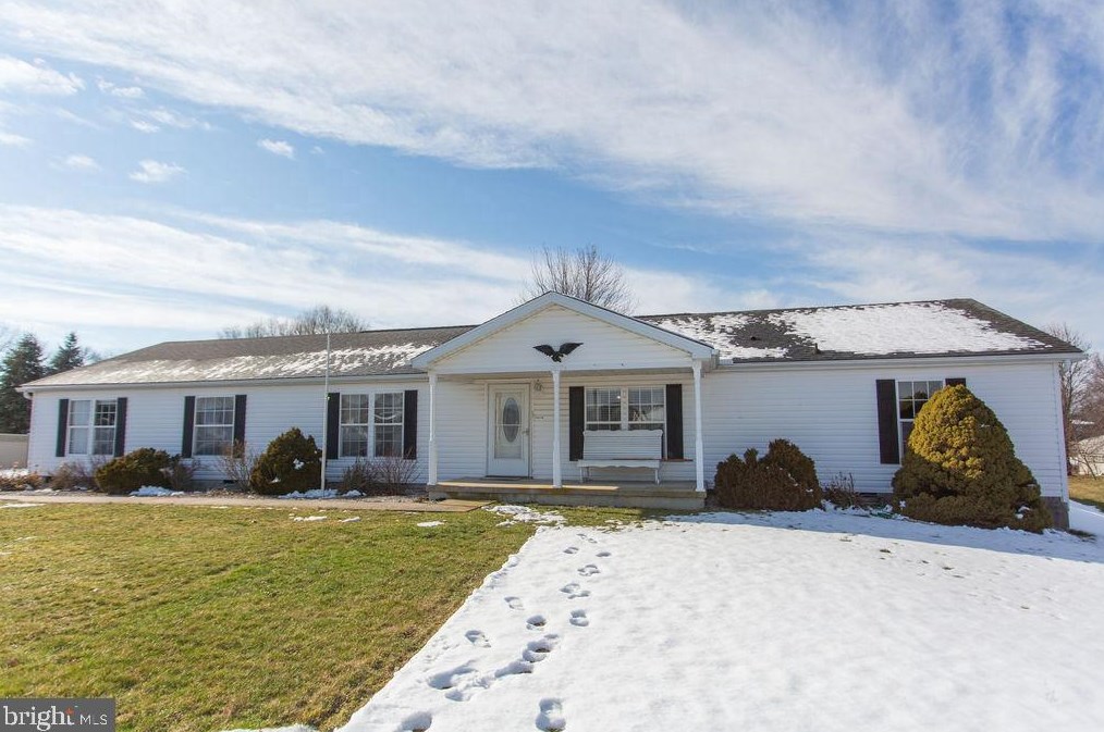165 Durham Dr, Chambersburg, PA 17202-8580