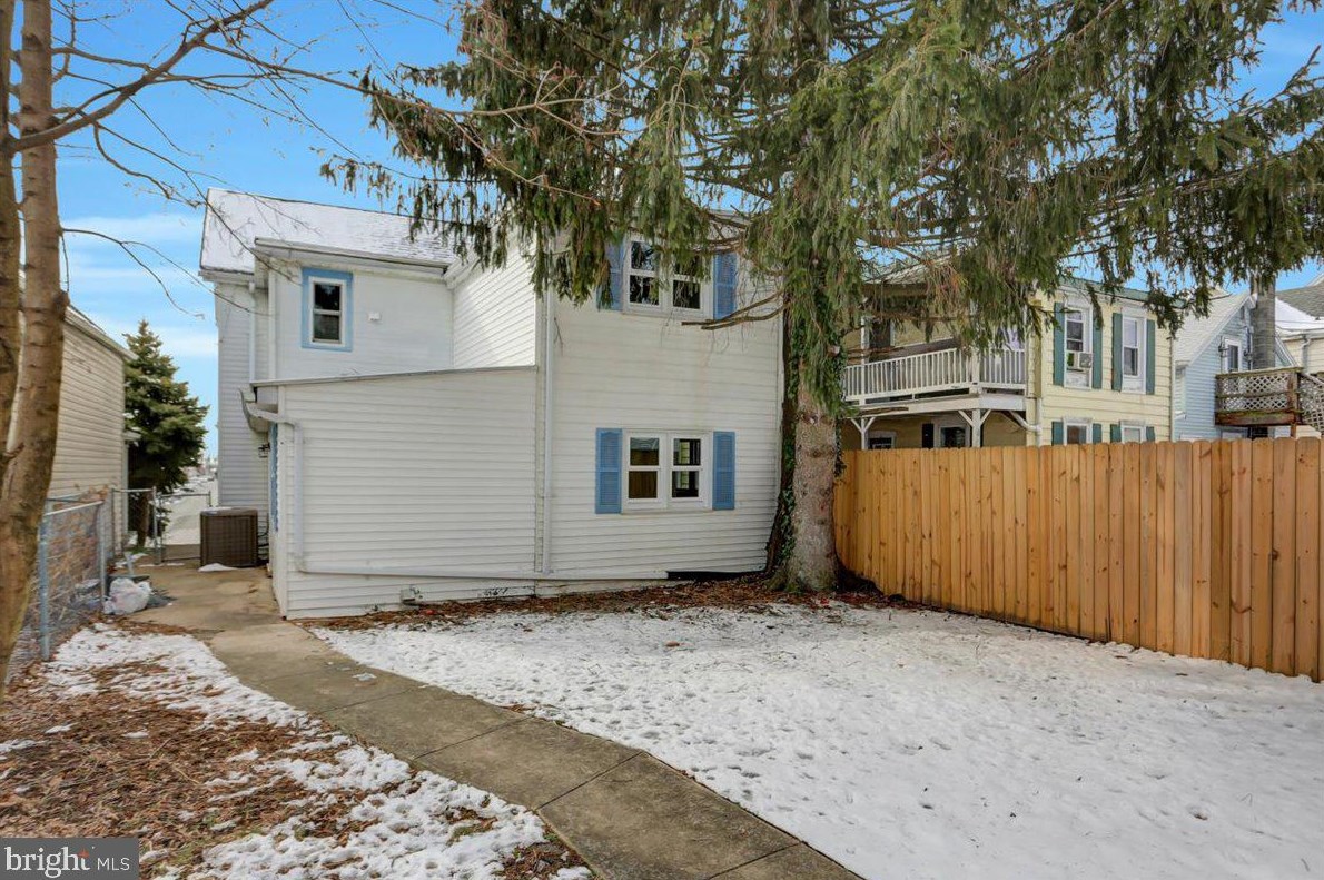 291 King St, Chambersburg PA  17201-1517 exterior