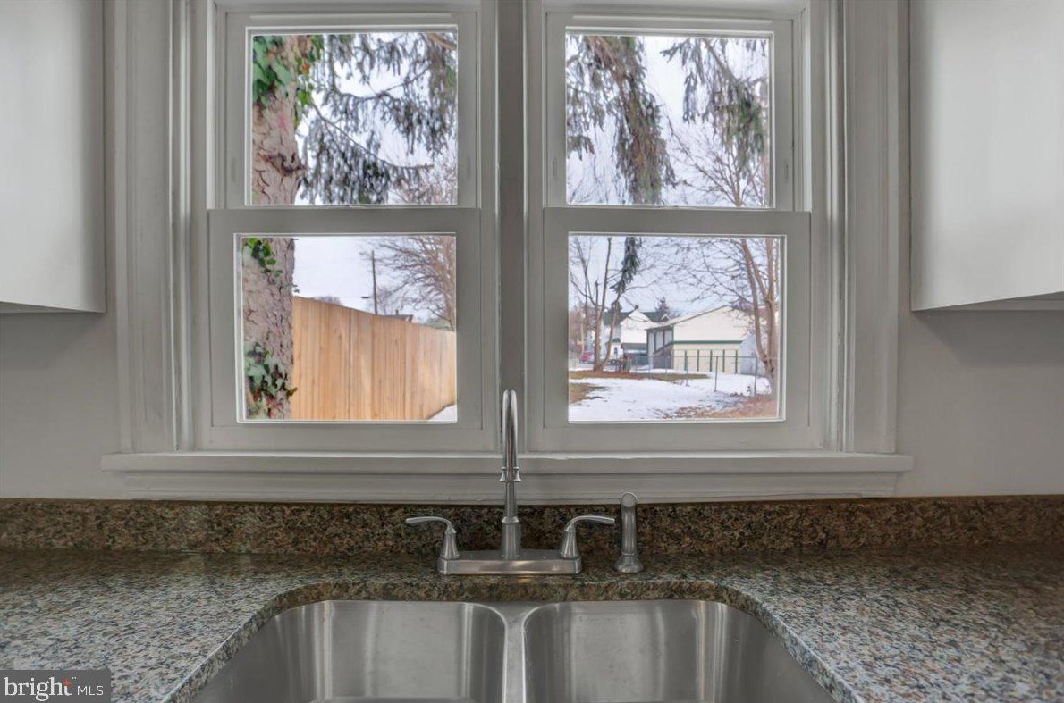 291 King St, Chambersburg PA  17201-1517 exterior