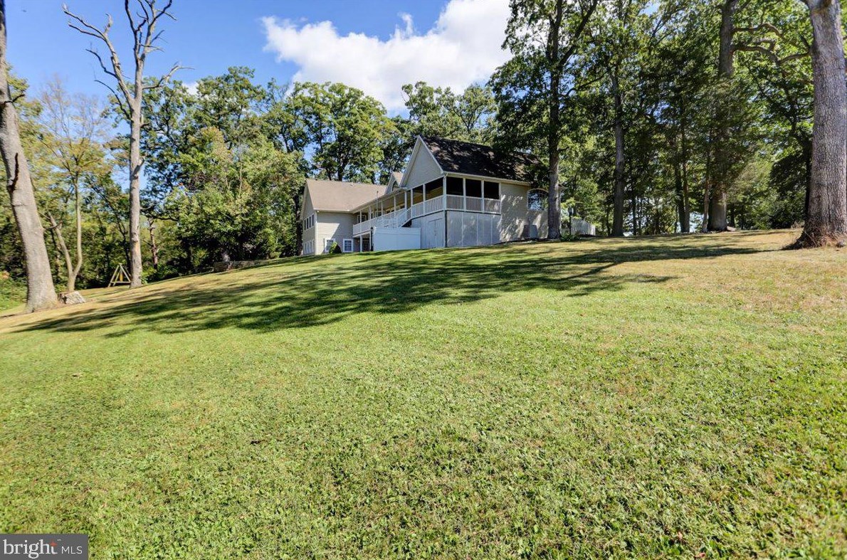 2065 Loop Rd, Chambersburg PA  17202-8842 exterior