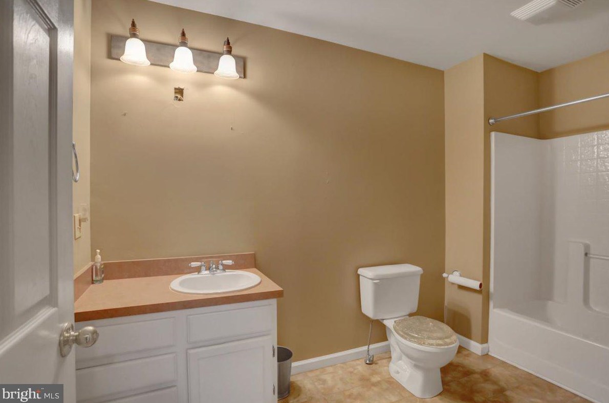 2065 Loop Rd, Chambersburg PA  17202-8842 exterior