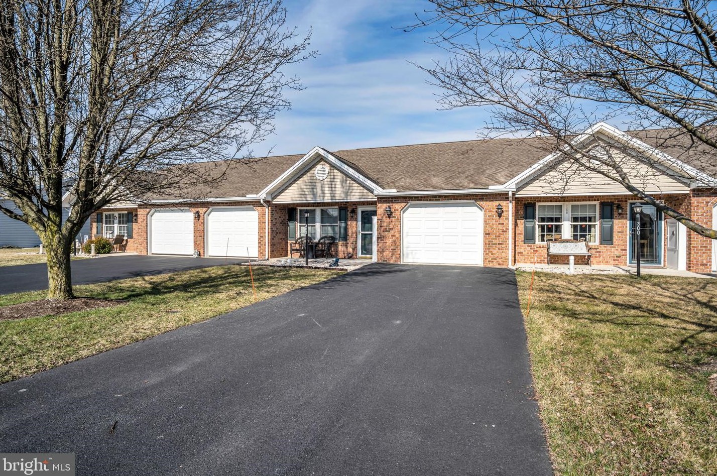302 Franklin Way, Lees Cross Roads, PA 17257-7938