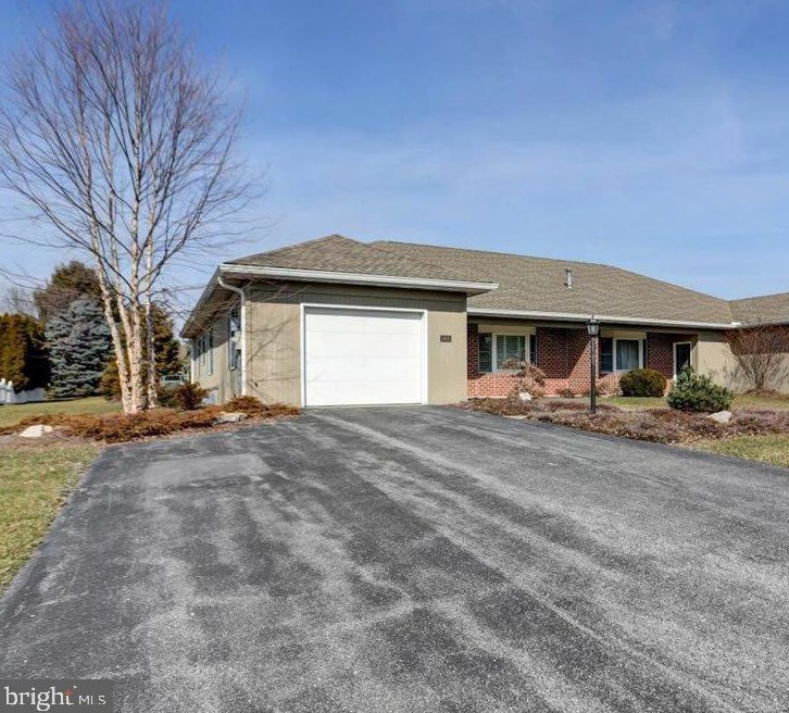 3455 Troon Dr, Chambersburg, PA 17202-8104