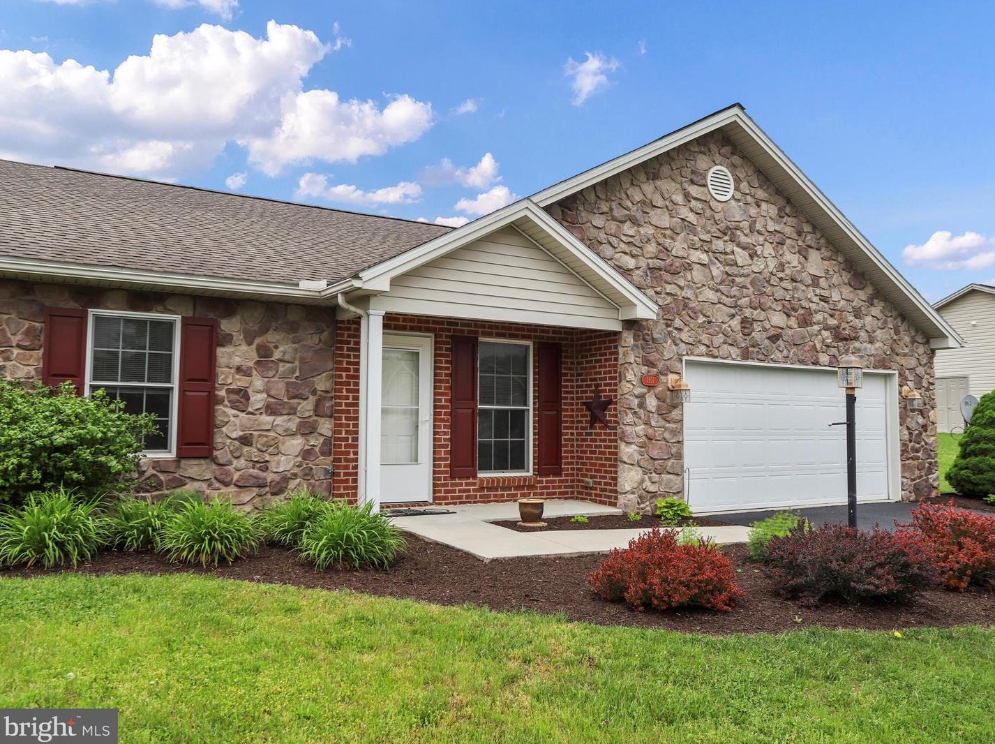 1157 Levi Ln, Chambersburg, PA 17201-4128