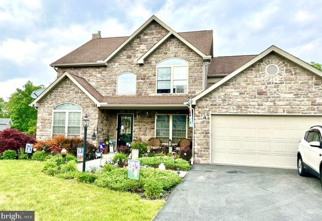 180 Buckingham Dr, Chambersburg PA  17201-8370 exterior
